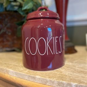 🎀 Rae Dunn Ceramic Burgundy Cookie Jar Canister🎀